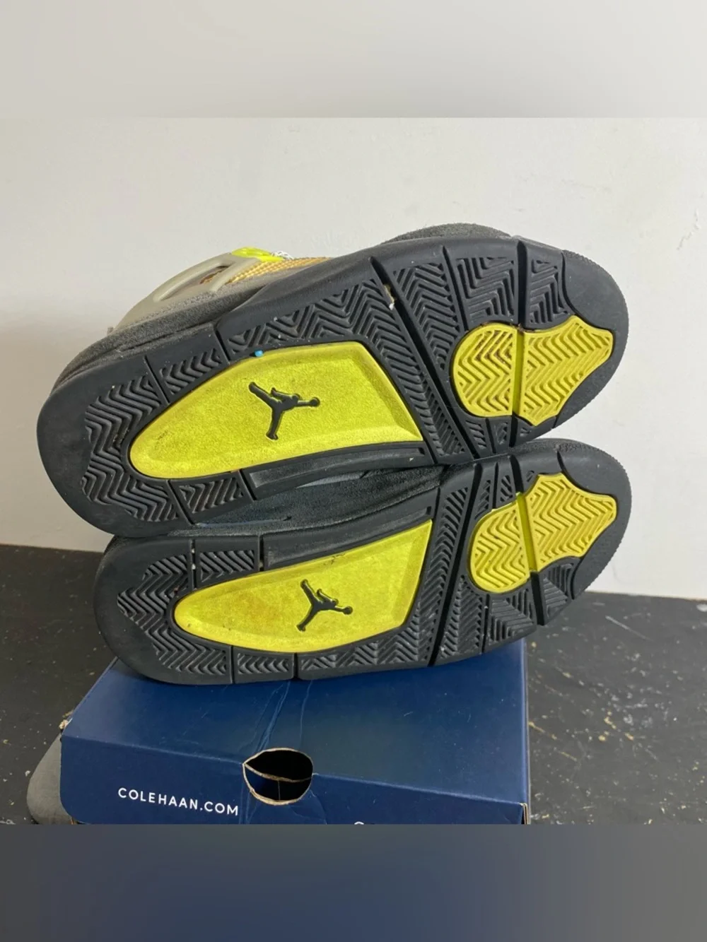 Size 6Y - Jordan 4 SE 95 Neon - Picture 9 of 9